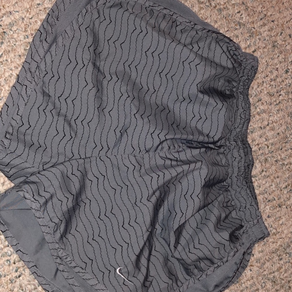 Nike running shorts// cute pattern// size : xs